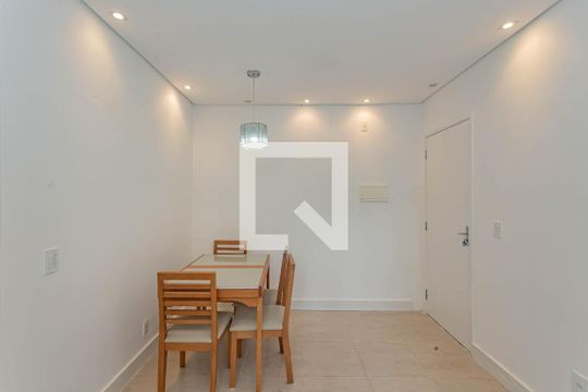 Sala de apartamento para alugar com 2 quartos, 50m² em Vila Liviero, São Paulo