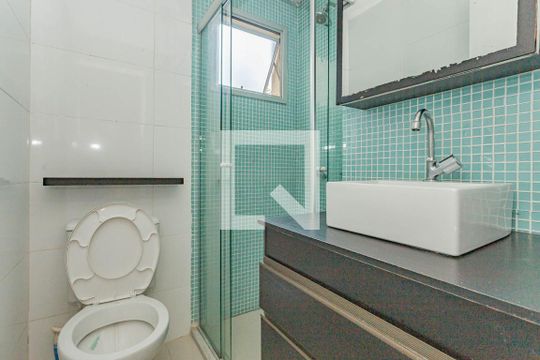 Banheiro de apartamento para alugar com 2 quartos, 50m² em Vila Liviero, São Paulo
