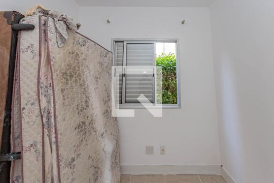 Quarto 1 de apartamento para alugar com 2 quartos, 50m² em Vila Liviero, São Paulo