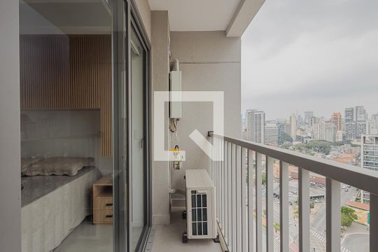 Varanda de kitnet/studio para alugar com 1 quarto, 28m² em Pinheiros, São Paulo