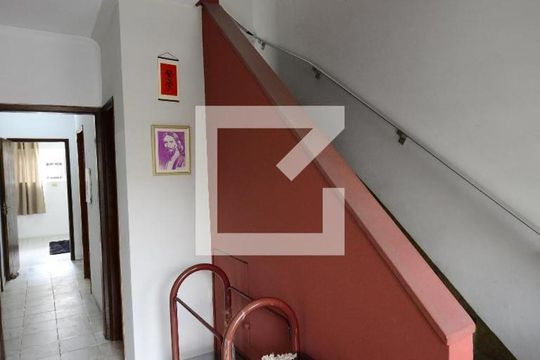 Escada de casa para alugar com 5 quartos, 350m² em Cambuci, São Paulo