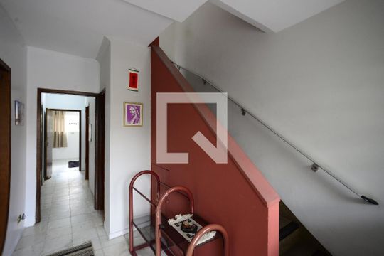 Escada de casa para alugar com 5 quartos, 350m² em Cambuci, São Paulo