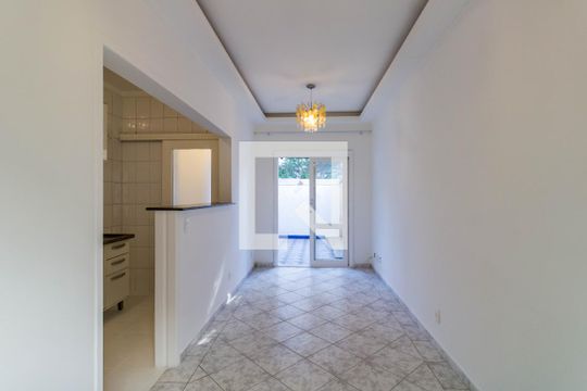 Sala de casa de condomínio à venda com 2 quartos, 70m² em Vila Andrade, São Paulo