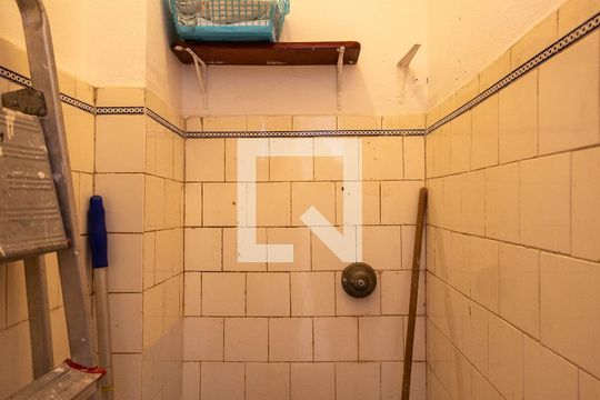 Banheiro de Serviço de apartamento à venda com 3 quartos, 106m² em Grajaú, Rio de Janeiro