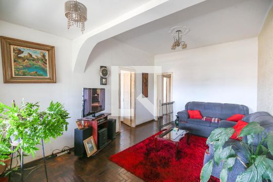 Casa à venda com 3 quartos, 276m² em Carlos Prates, Belo Horizonte