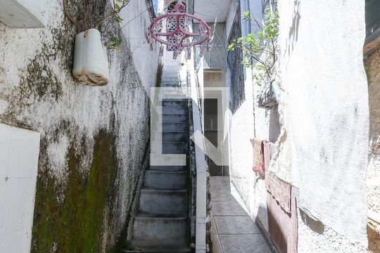 Escada de casa à venda com 3 quartos, 276m² em Carlos Prates, Belo Horizonte
