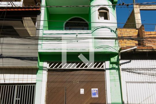 Fachada + Placa de casa à venda com 5 quartos, 300m² em Vila Carmosina, São Paulo