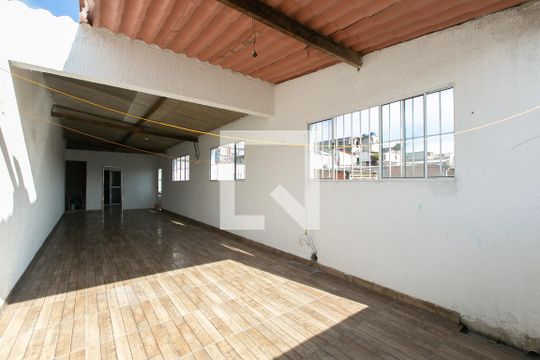 Terraço de casa à venda com 5 quartos, 300m² em Vila Carmosina, São Paulo