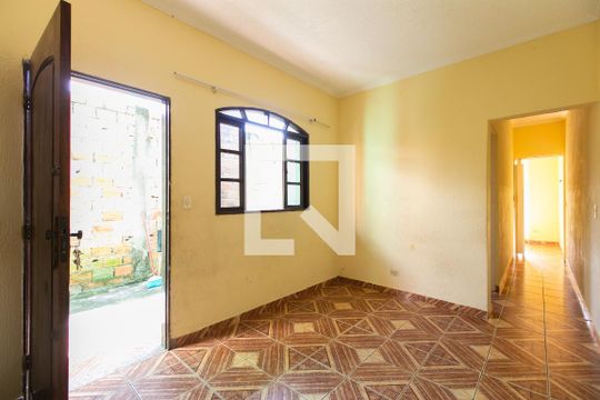Sala de casa à venda com 5 quartos, 300m² em Vila Carmosina, São Paulo