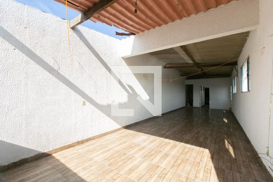 Terraço de casa à venda com 5 quartos, 300m² em Vila Carmosina, São Paulo