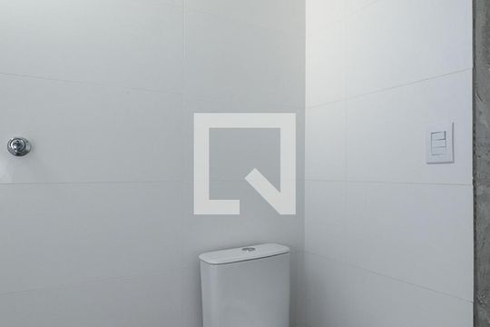 Banheiro da Suíte de apartamento à venda com 2 quartos, 74m² em Três Figueiras, Porto Alegre