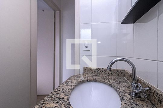 Banheiro Social de apartamento para alugar com 1 quarto, 37m² em Vila Dom Pedro I, São Paulo