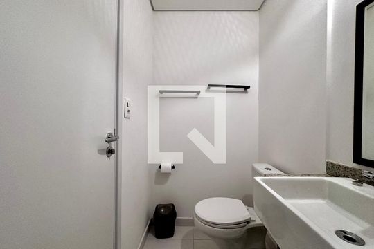 Banheiro de kitnet/studio à venda com 0 quarto, 28m² em Jardim das Acacias, São Paulo