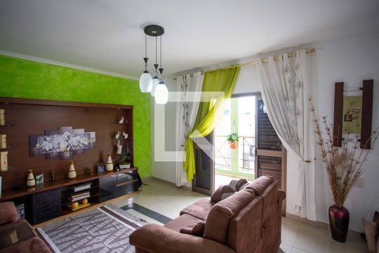 Sala de TV de casa para alugar com 3 quartos, 250m² em Vila Nogueira, Diadema