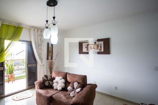 Sala de TV de casa para alugar com 3 quartos, 250m² em Vila Nogueira, Diadema