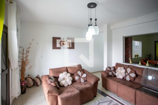 Sala de TV de casa para alugar com 3 quartos, 250m² em Vila Nogueira, Diadema