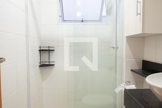 Banheiro de apartamento para alugar com 2 quartos, 40m² em Cavalhada, Porto Alegre