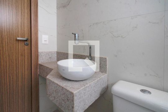 Banheiro de apartamento à venda com 2 quartos, 50m² em Padre Eustáquio, Belo Horizonte