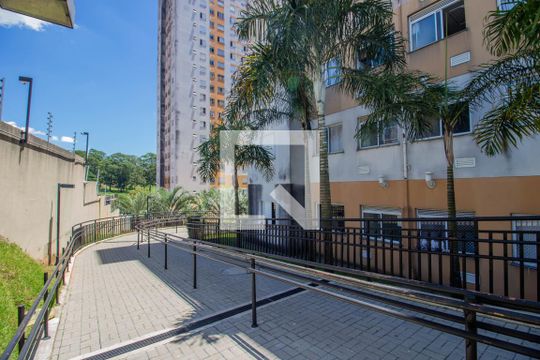 Área comum de apartamento para alugar com 2 quartos, 43m² em Vila Carmosina, São Paulo