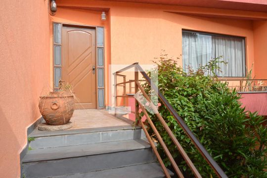 Fachada de casa à venda com 3 quartos, 236m² em Vila Valparaíso, Santo André