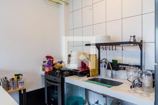 Cozinha de apartamento à venda com 2 quartos, 40m² em Cidade Jardim, São Paulo
