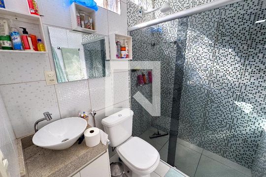 Banheiro de casa à venda com 3 quartos, 80m² em Eldorado, Contagem