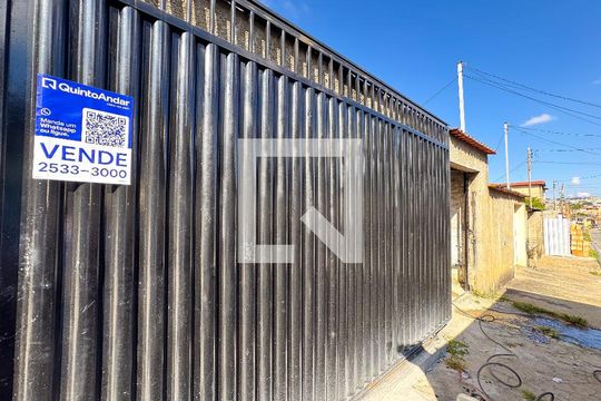 plaquinha instalada de casa à venda com 3 quartos, 80m² em Eldorado, Contagem
