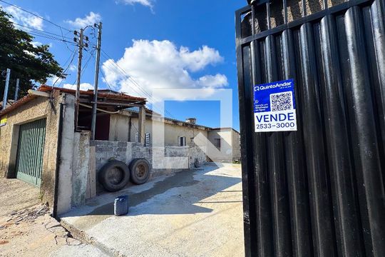 plaquinha instalada de casa à venda com 3 quartos, 80m² em Eldorado, Contagem