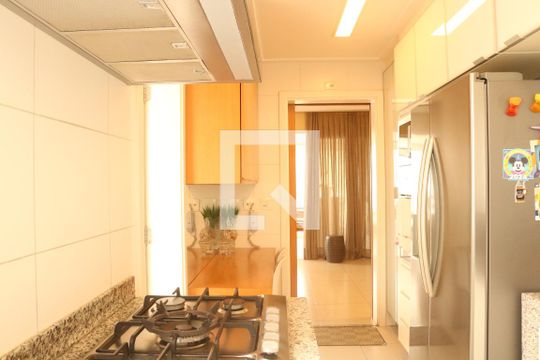 Cozinha de apartamento à venda com 3 quartos, 118m² em Água Branca, São Paulo