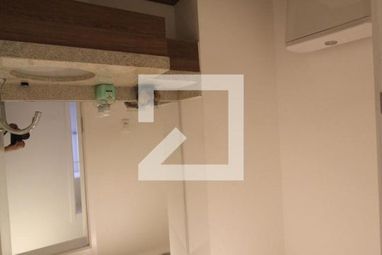 Lavabo de apartamento à venda com 2 quartos, 81m² em Cambuí, Campinas