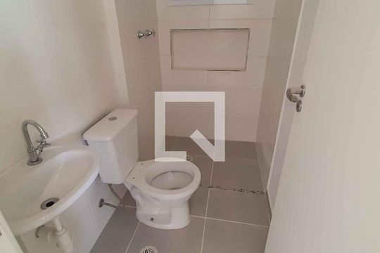Banheiro de apartamento para alugar com 1 quarto, 42m² em Vila Yolanda, Osasco