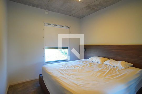 Quarto 1 de apartamento para alugar com 2 quartos, 69m² em Petrópolis, Porto Alegre