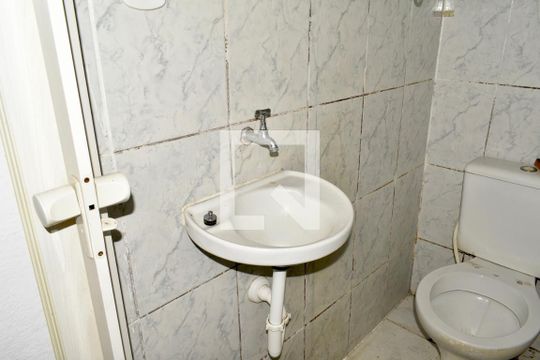 Banheiro de casa para alugar com 1 quarto, 37m² em Bosque da Saúde, São Paulo