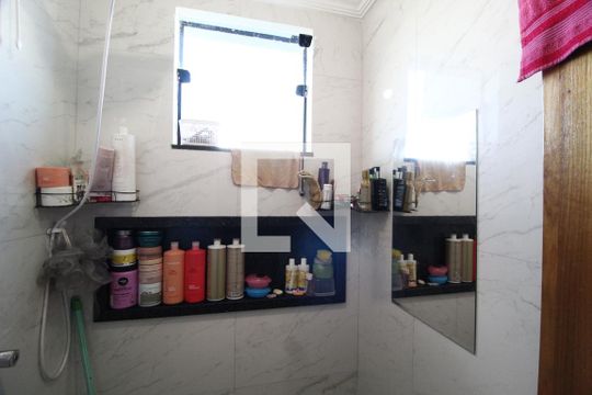 Banheiro Social de apartamento para alugar com 2 quartos, 52m² em Aclimação, Uberlândia