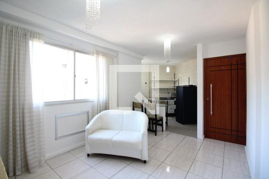Sala de apartamento para alugar com 2 quartos, 48m² em Freguesia (jacarepaguá), Rio de Janeiro