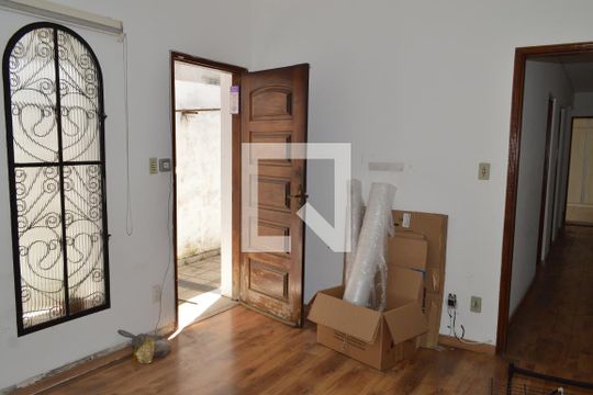 Sala de casa à venda com 4 quartos, 150m² em Vila Dom Pedro I, São Paulo