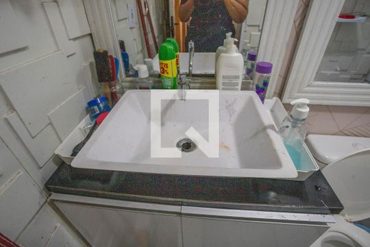 Banheiro de apartamento à venda com 2 quartos, 50m² em Conceição, Diadema