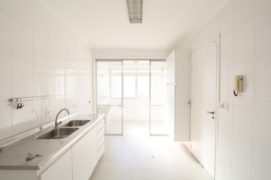 Cozinha de apartamento para alugar com 2 quartos, 74m² em Vila Andrade, São Paulo