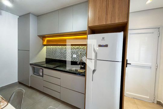 Cozinha de apartamento para alugar com 1 quarto, 32m² em Vila Monte Alegre, São Paulo