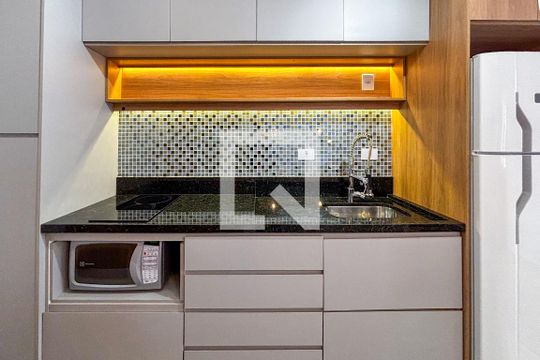 Cozinha de apartamento para alugar com 1 quarto, 32m² em Vila Monte Alegre, São Paulo