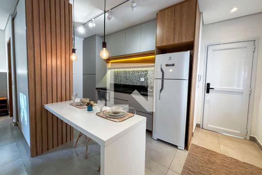 Cozinha de apartamento para alugar com 1 quarto, 32m² em Vila Monte Alegre, São Paulo