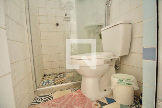 Banheiro de kitnet/studio para alugar com 1 quarto, 28m² em Barra, Salvador