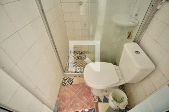 Banheiro de kitnet/studio para alugar com 1 quarto, 28m² em Barra, Salvador