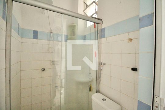 Banheiro de kitnet/studio para alugar com 1 quarto, 28m² em Barra, Salvador