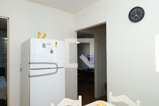 Cozinha de apartamento à venda com 2 quartos, 48m² em Conjunto Residencial José Bonifácio, São Paulo