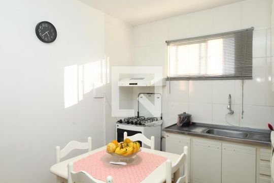 Cozinha de apartamento à venda com 2 quartos, 48m² em Conjunto Residencial José Bonifácio, São Paulo