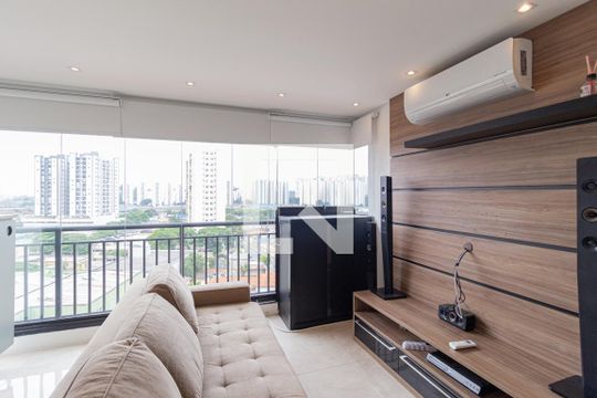 Sala e cozinha de apartamento para alugar com 2 quartos, 42m² em Presidente Altino, Osasco