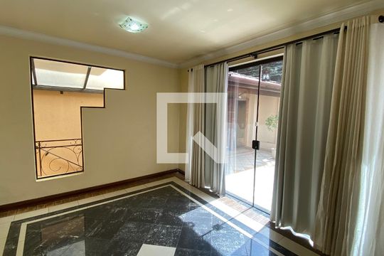 Casa à venda com 4 quartos, 317m² em Vila Guiomar, Santo André
