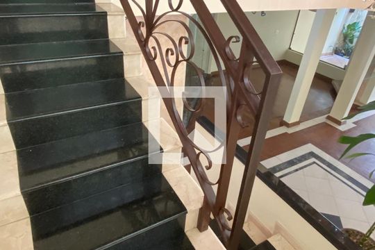 Casa 1 - Escada de casa à venda com 4 quartos, 317m² em Vila Guiomar, Santo André