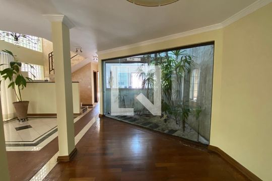 Casa 1 - Sala de casa à venda com 4 quartos, 317m² em Vila Guiomar, Santo André